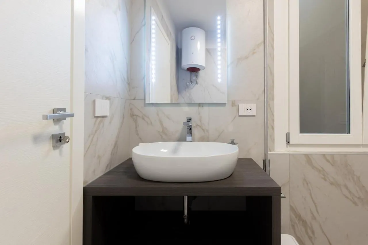 Just Urban Stays - Beautiful Apartment In The City Center Italy